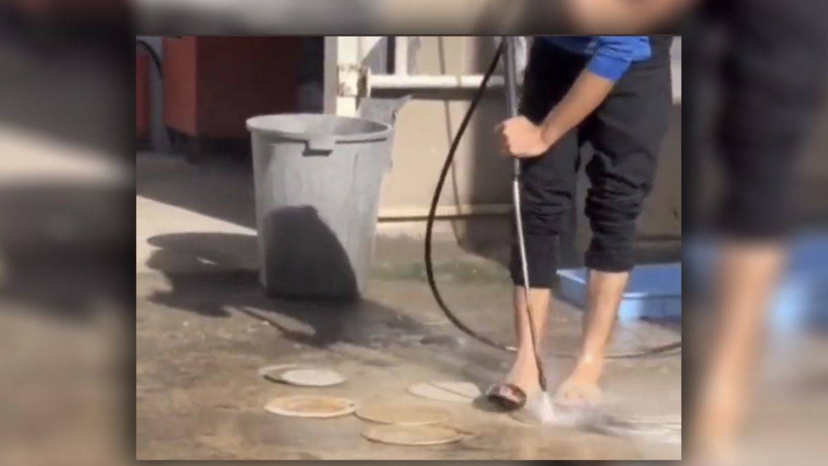 Ünlü pizzacıda şok eden görüntüler: Pizza tahtalarını yerde yıkadılar