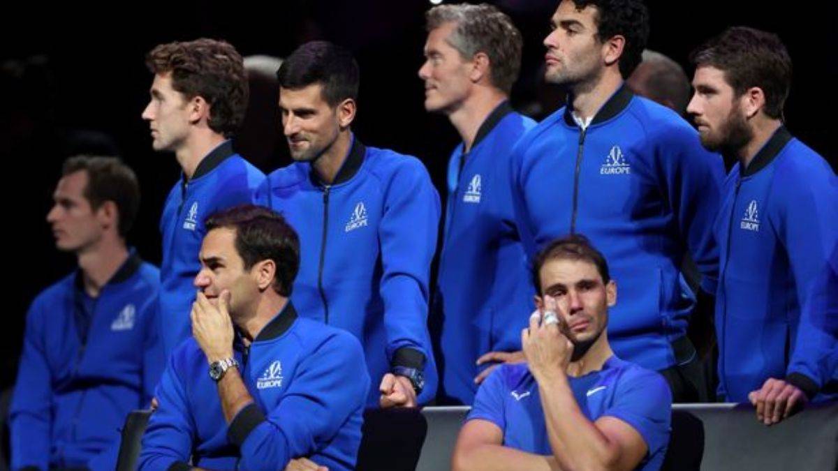 Roger Federer son kez korta çıktı gözyaşları sel oldu