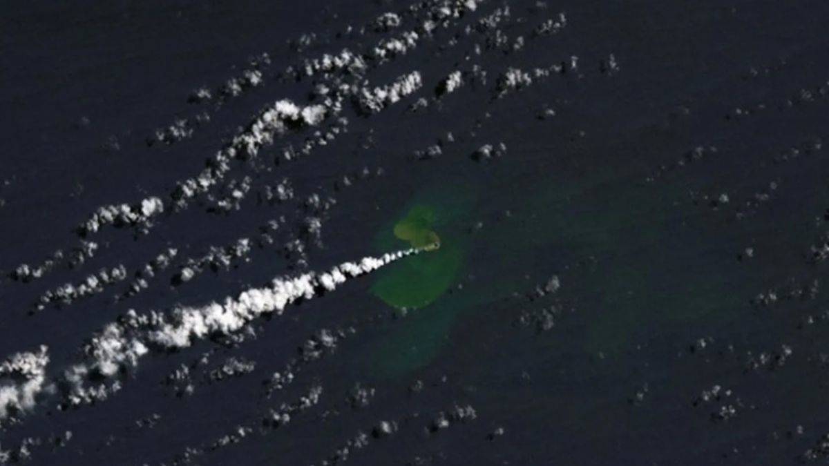 Pasifik Okyanusu'nda yeni doğmuş bir ada keşfedildi