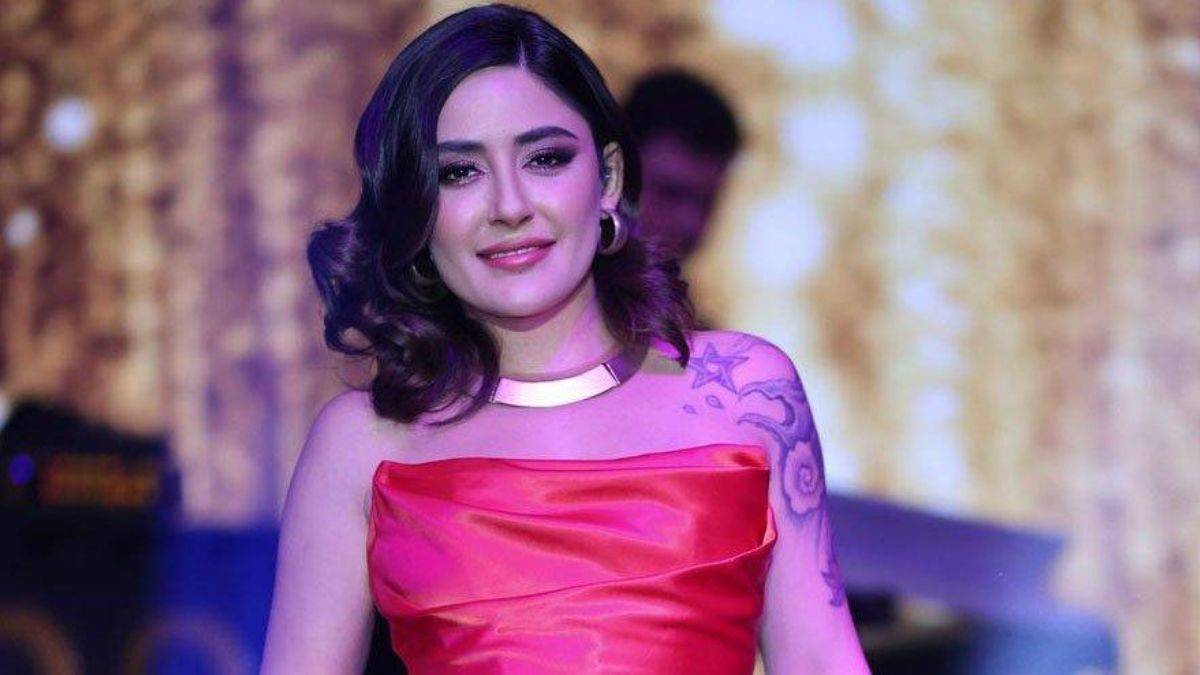 Melek Mosso çocukluk fotoğrafını paylaştı: 'Büyüdükçe düzeldi'