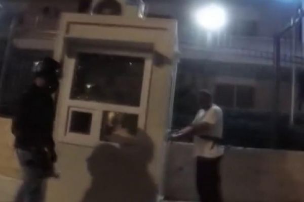 İran'ın Atina Büyükelçiliğine molotofkokteylli saldırı