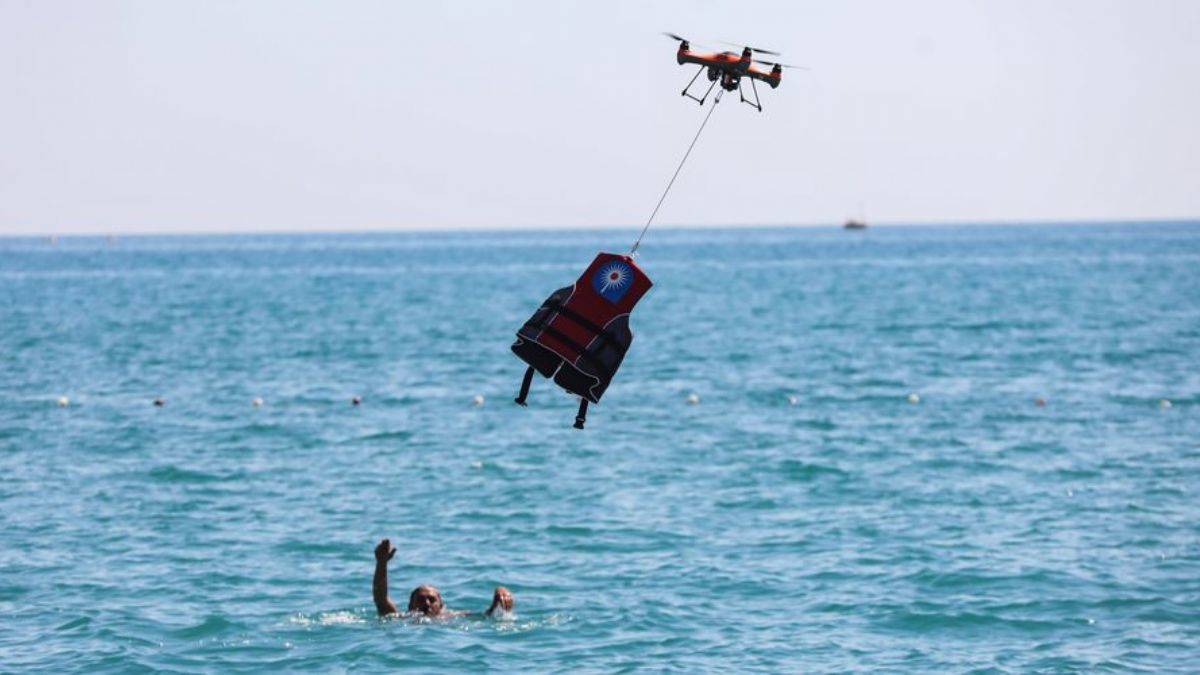 Akdeniz sahillerinde dronelu cankurtaran