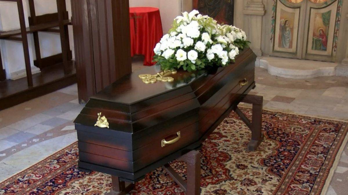 Bedenini kadavra olarak bağışlamıştı: 14 yıl sonra toprağa verildi