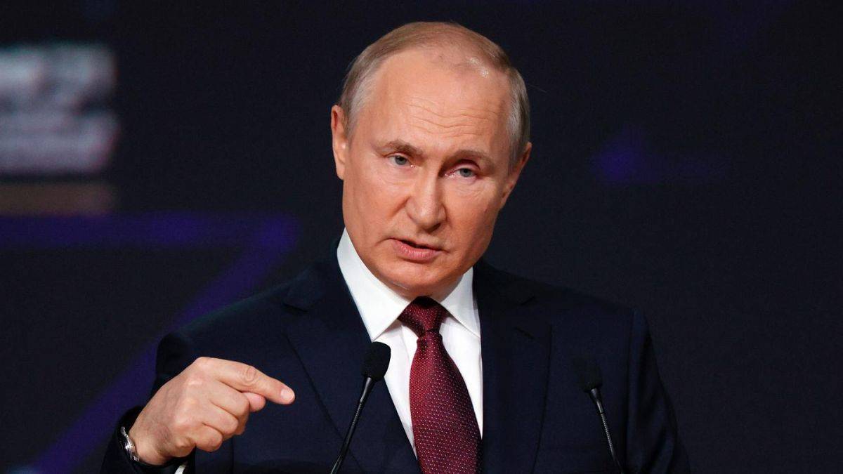 Putin: Batı, Rusya'ya saygıyla yaklaşmalı