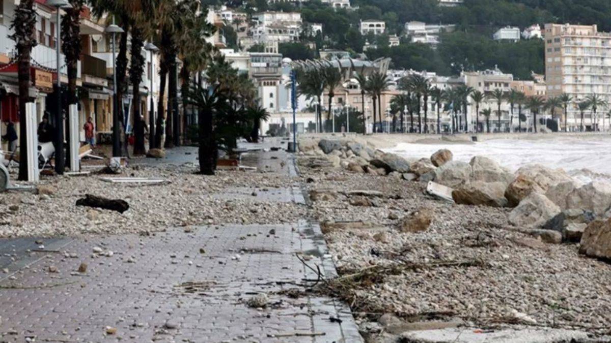 İspanya'da kötü hava şartları 1 can aldı, 671 uçuş iptal edildi