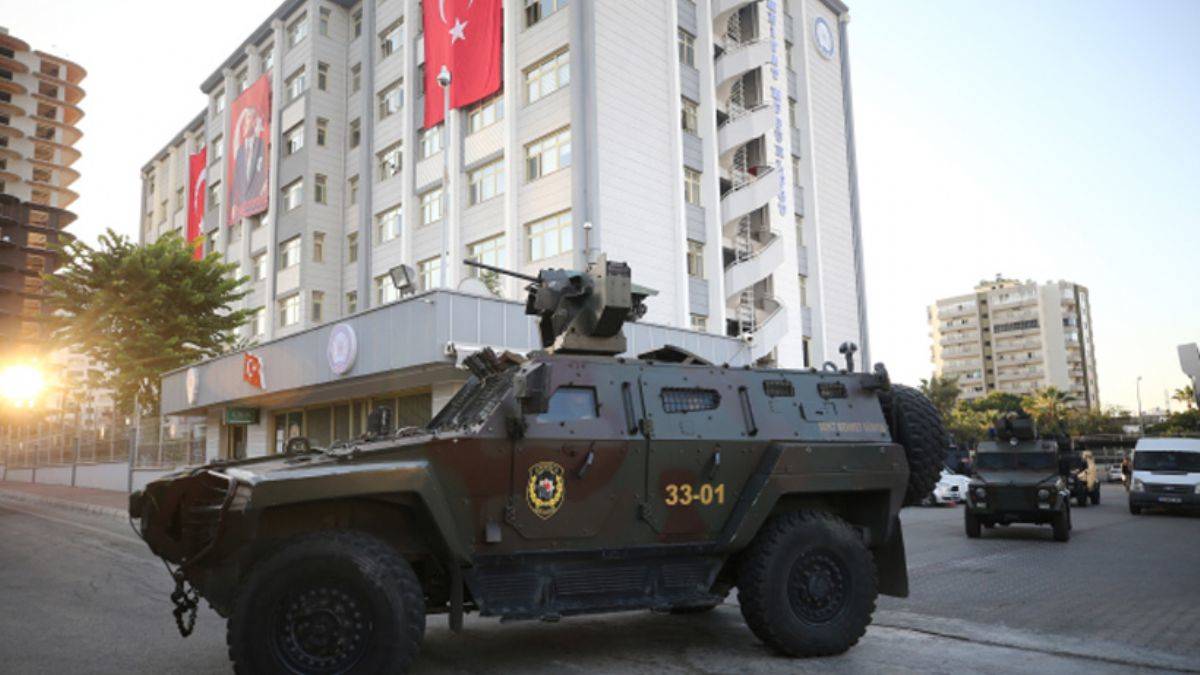 Mersin'de polisevine saldırıda gözaltı sayısı artıyor