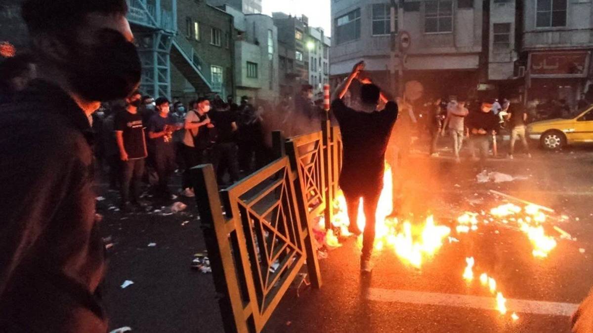 İran'daki protestolarda ölü sayısı 76'ya yükseldi