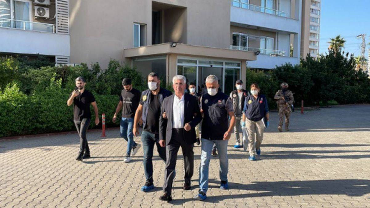Mersin'de belediyeye terör operasyonu! Çalışanlar gözaltına alındı