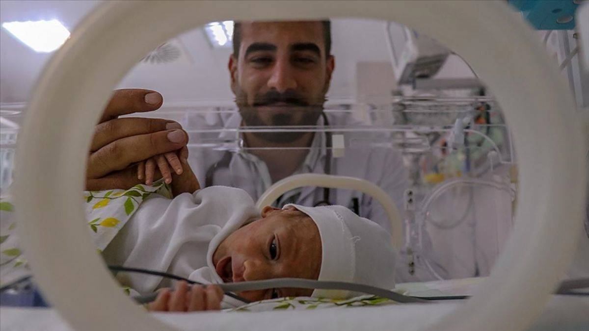 Prematüre doğduğu hastanede yenidoğan servisinde doktor oldu