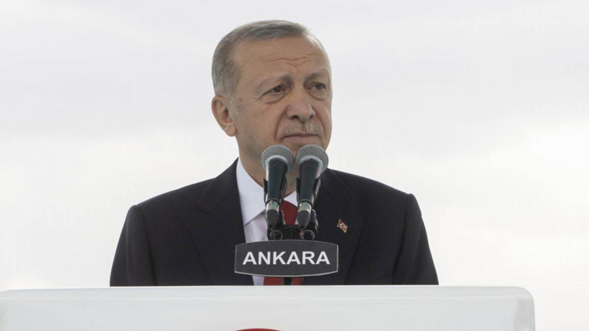 ''Daha iyi arabaya binebilmek için başka ülkelerin kapısına varanlara acıyoruz''