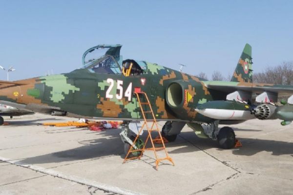 Bulgaristan'da Su-25 savaş uçağı düştü