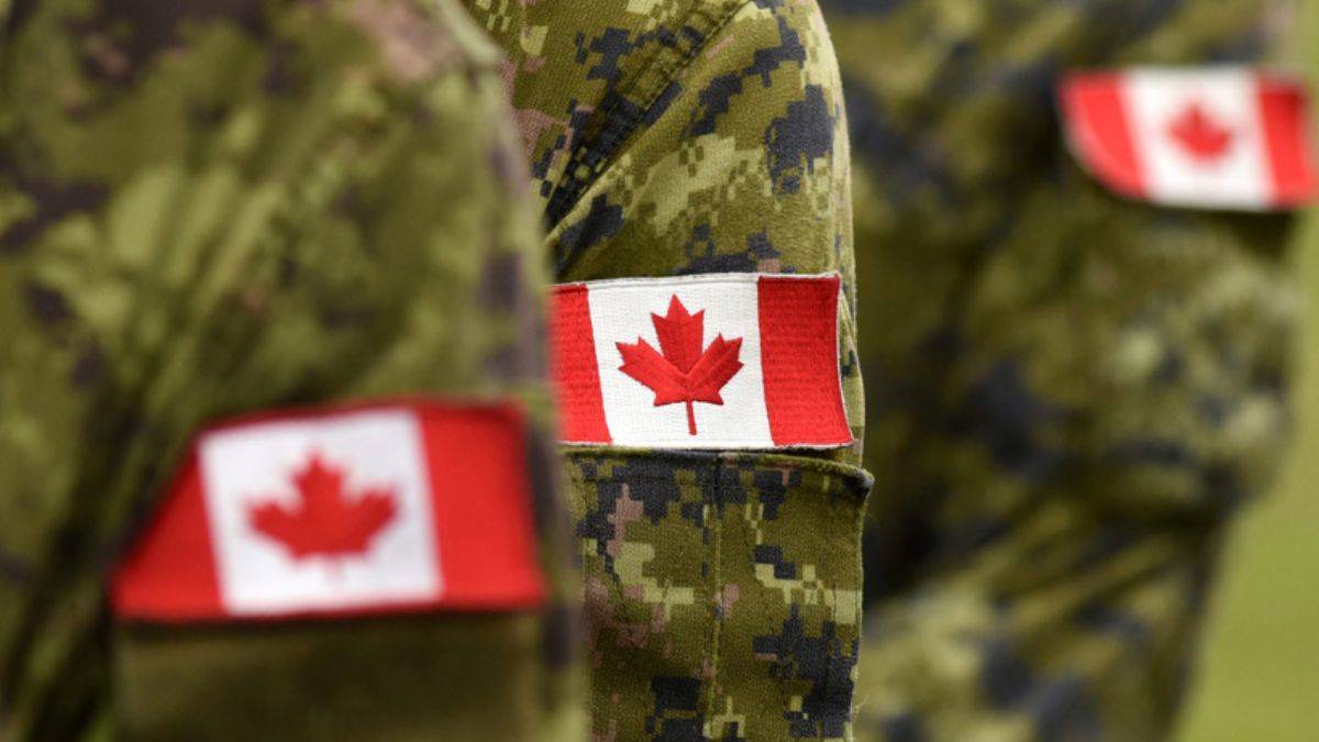 Kovid-19 aşısı olmadılar, ordudan ihraç edildiler