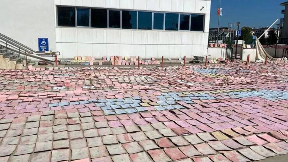 SGK arşivini su basmıştı: Dosyalar kurusun diye bahçeye serildi