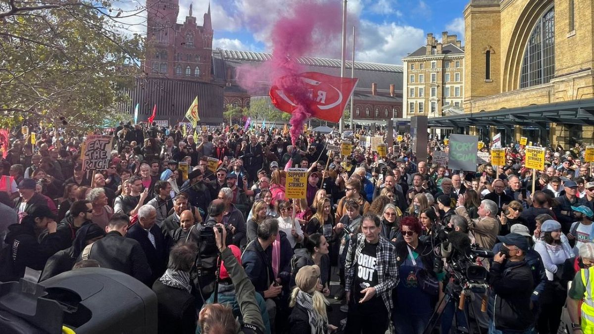 Avrupa’da kış sıcak geçecek! İngiltere, Almanya ve İtalya’dan protesto manzaraları