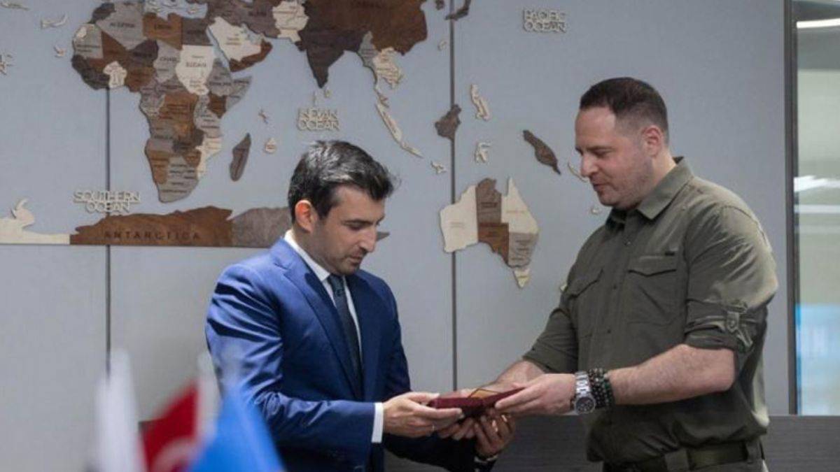 Ukrayna'dan Selçuk Bayraktar'a devlet liyakat nişanı