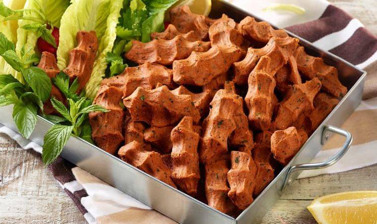 Çiğ köftenin içine neler girer? Çiğ köfte birbirine yapışmıyor ne yapmalıyım? Çiğ köfte nasıl yapılır kısaca?