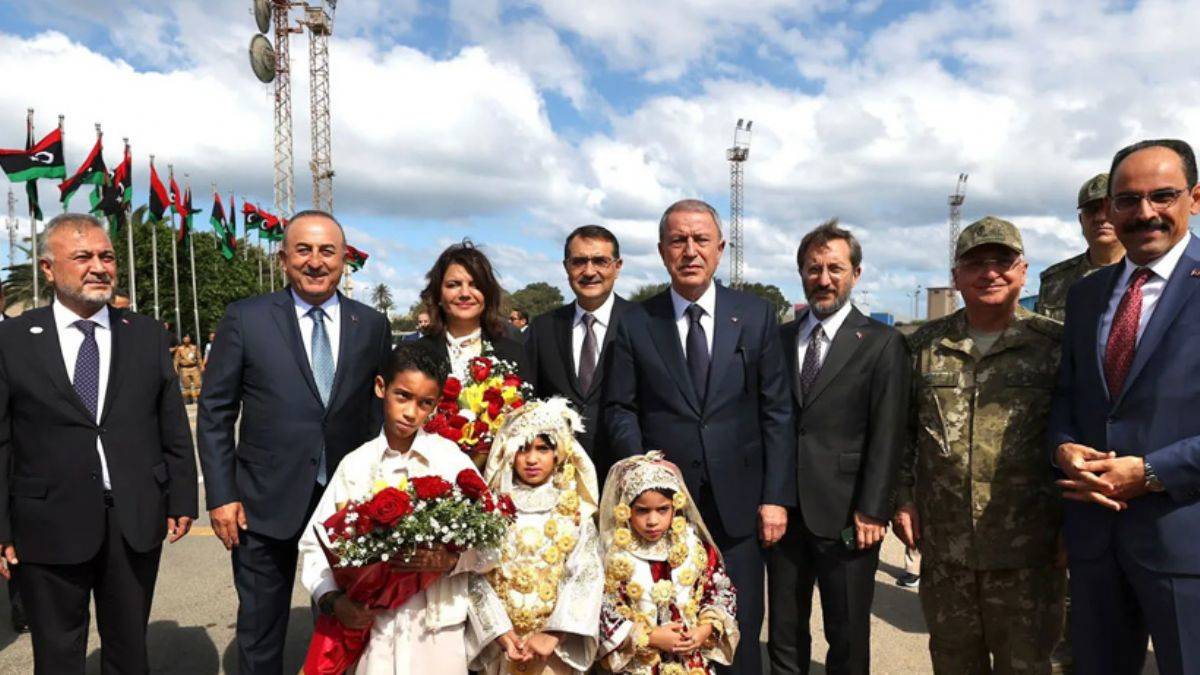 Devletin üst düzey kademesi Libya'da