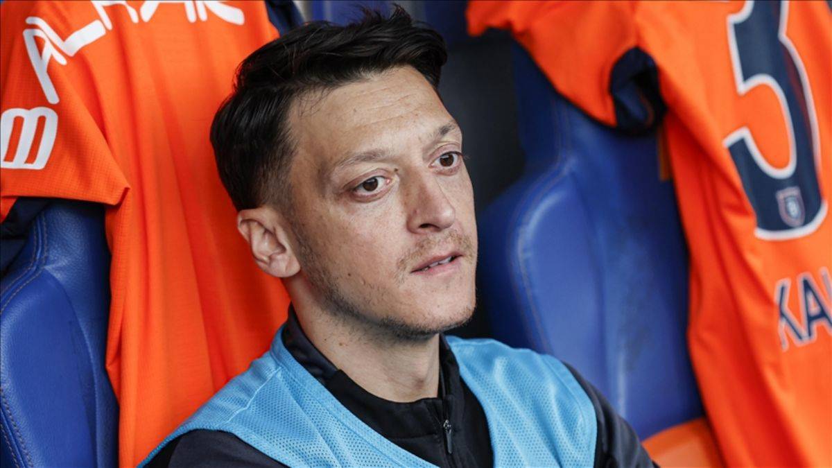 Mesut Özil ameliyat edildi