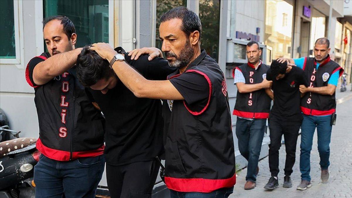 Kur'an-ı Kerim'e saygısızlık yapan 2 şüpheli tutuklandı