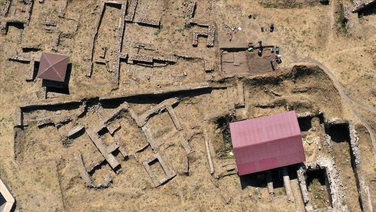 Bitlis Kalesi'nde ev kalıntıları ortaya çıktı