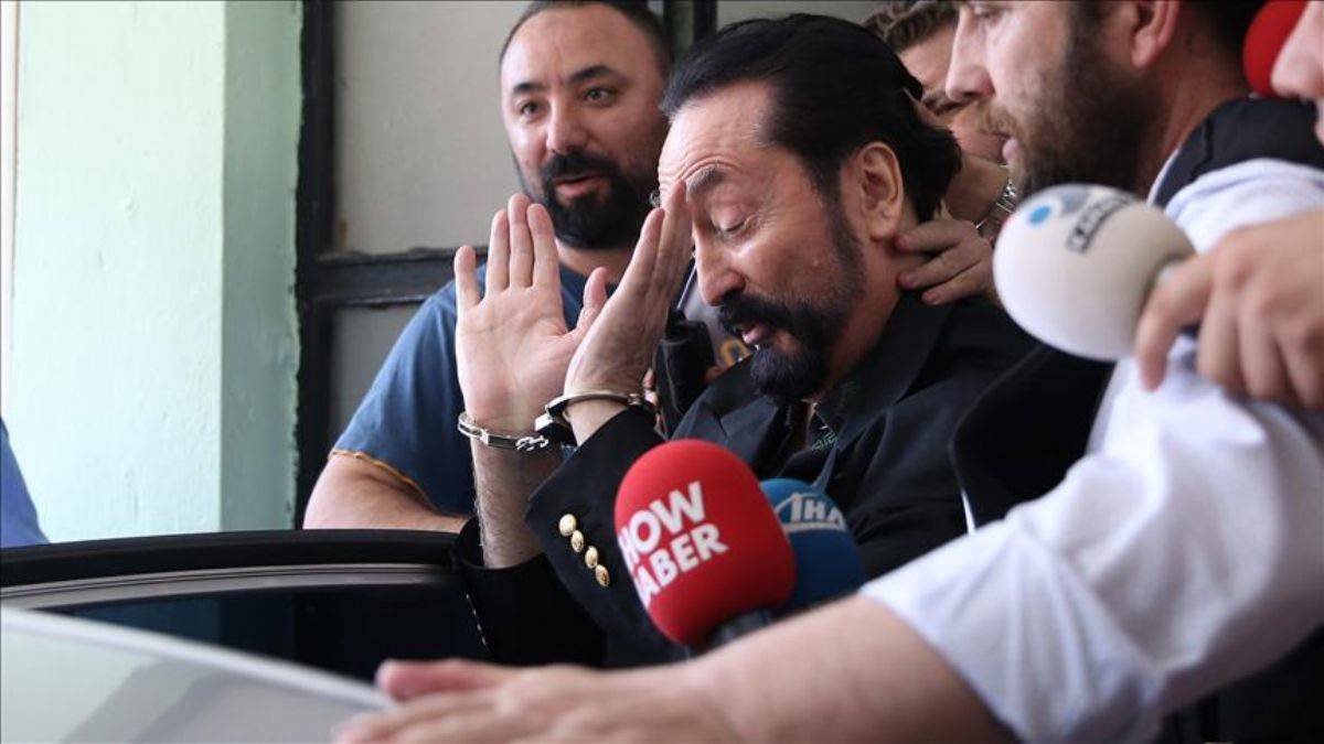 Adnan Oktar: Homoseksüel ve çirkin kadınlar lobisi beni kıskanıyor