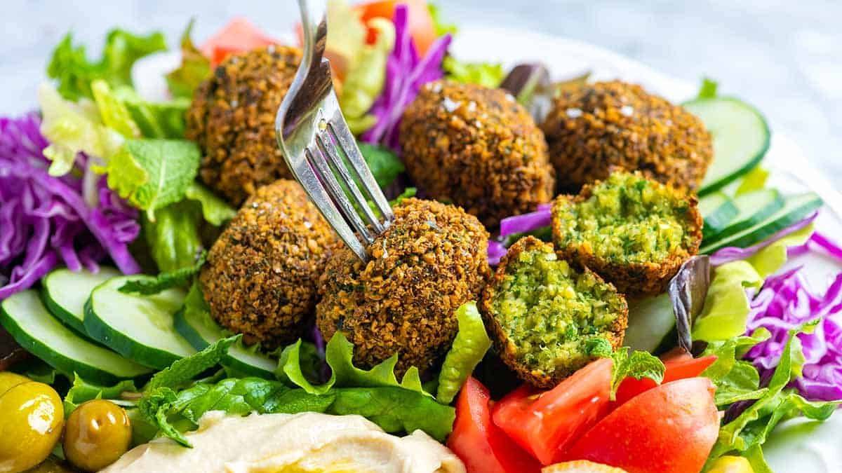 Falafel nasıl yapılır, tarifi? Haşlanmış nohuttan falafel olur mu? Falafel dağılmaması için ne yapmalı?