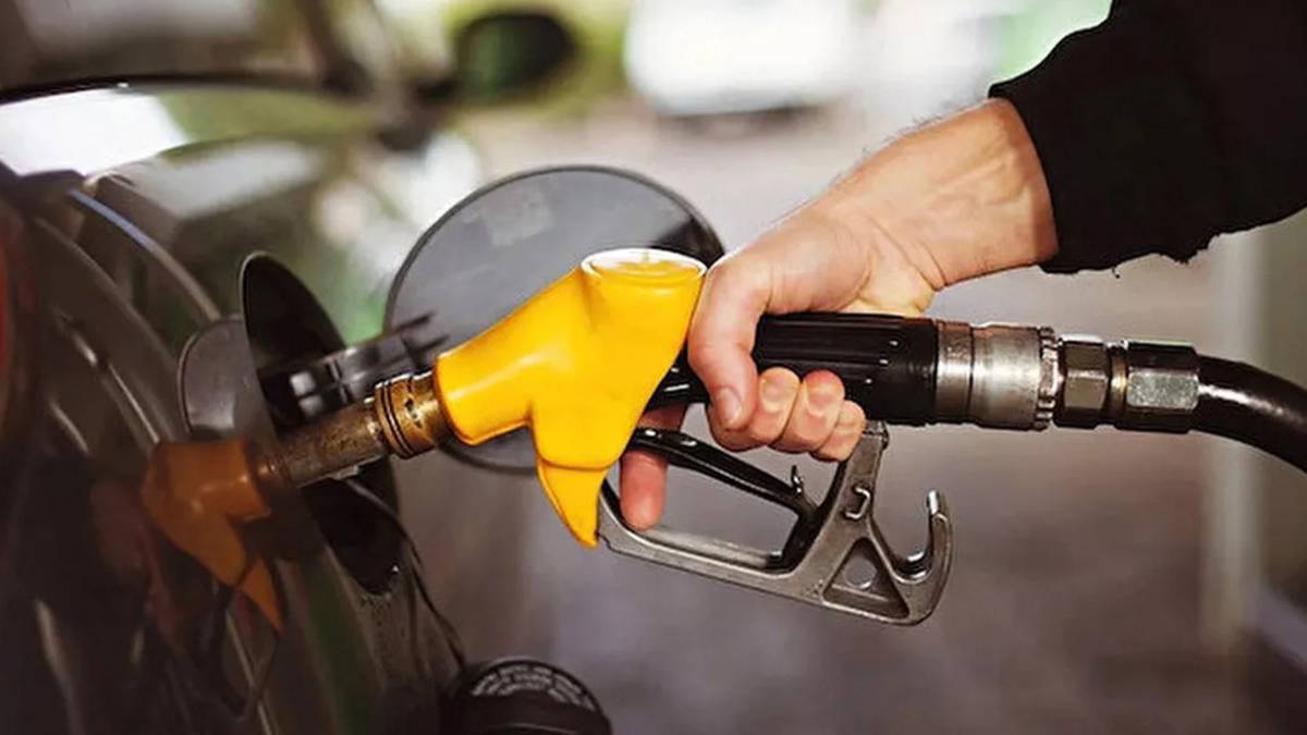 Benzin ve motorine zam geldi
