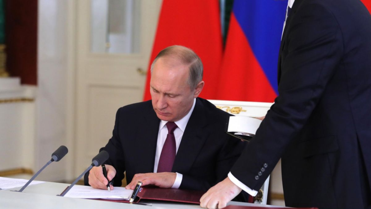 Referandum sonrası kritik gelişme! Putin yasayı imzaladı