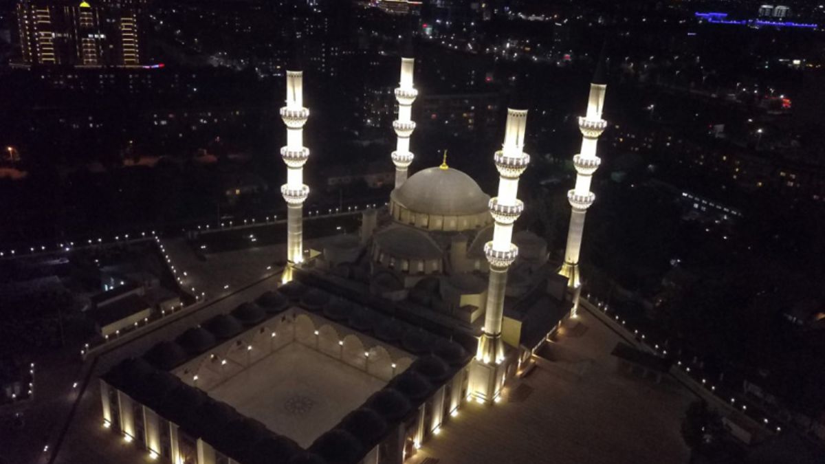 Dünyanın dört bir yanında TDV'nin inşa ettiği camilerde ezan sesi yankılanıyor