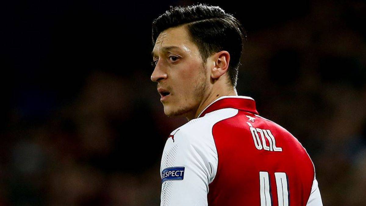 Mesut Özil futbolu bırakıyor mu?