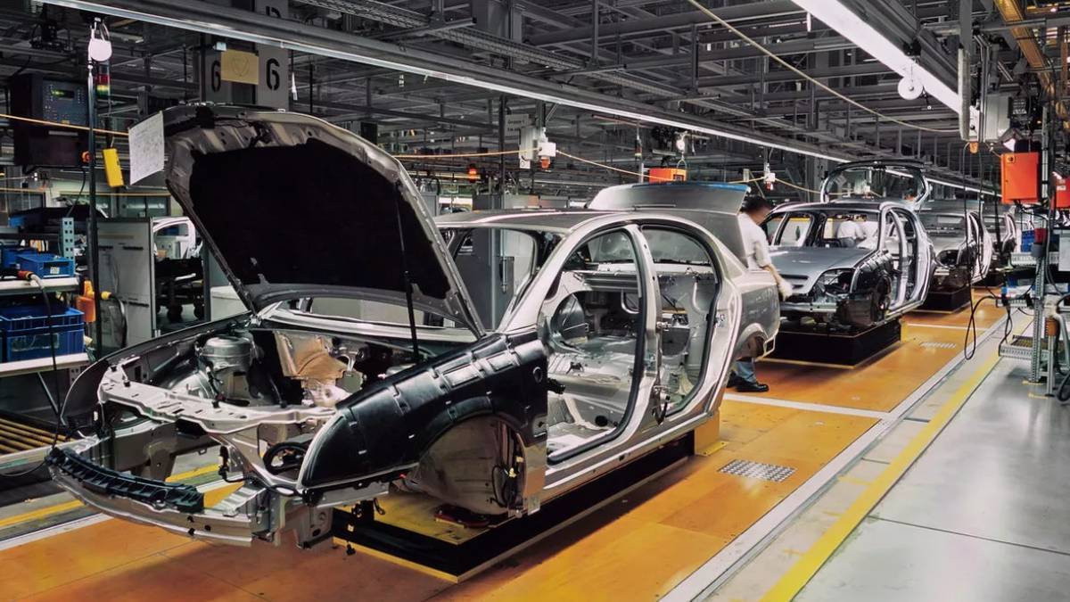 Sıfır otomobil fiyatları zamlandı mı? Hangi marka ve model arabalara zam geldi? 2022 Ekim otomobil (araç) fiyatları arttı mı, ne kadar zam geldi?