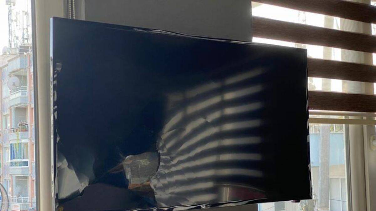 Torbalı'da AK Parti irtibat bürosuna saldırı