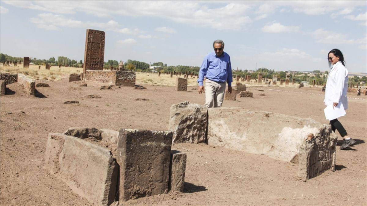 Süleyman Şah'ın babası Kaya Alp'in mezarı Ahlat'ta mı?
