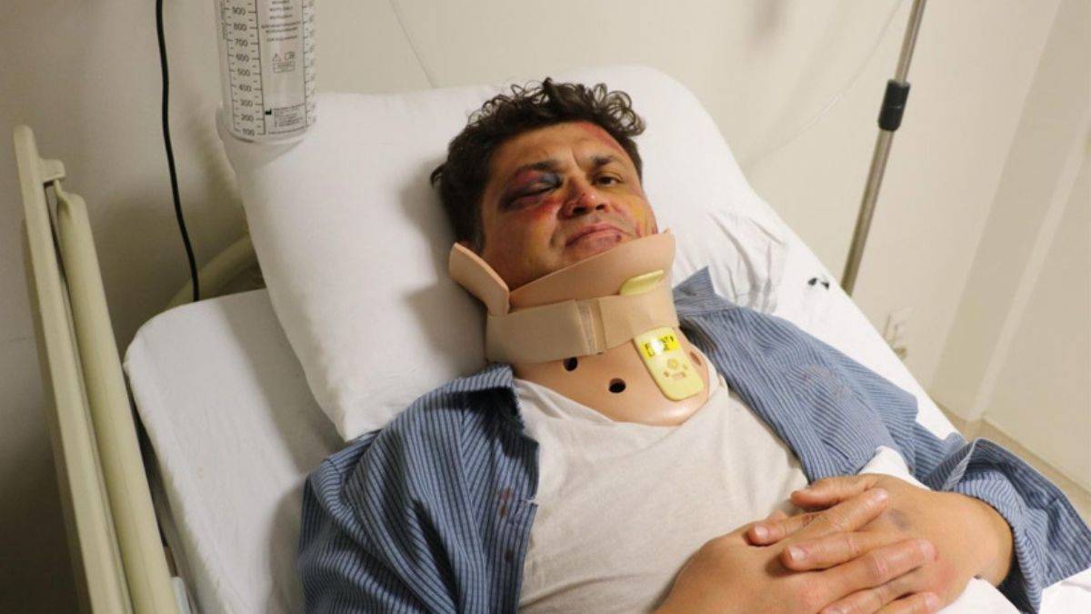 Dehşeti yaşadı! Doktora sopalarla saldırdılar