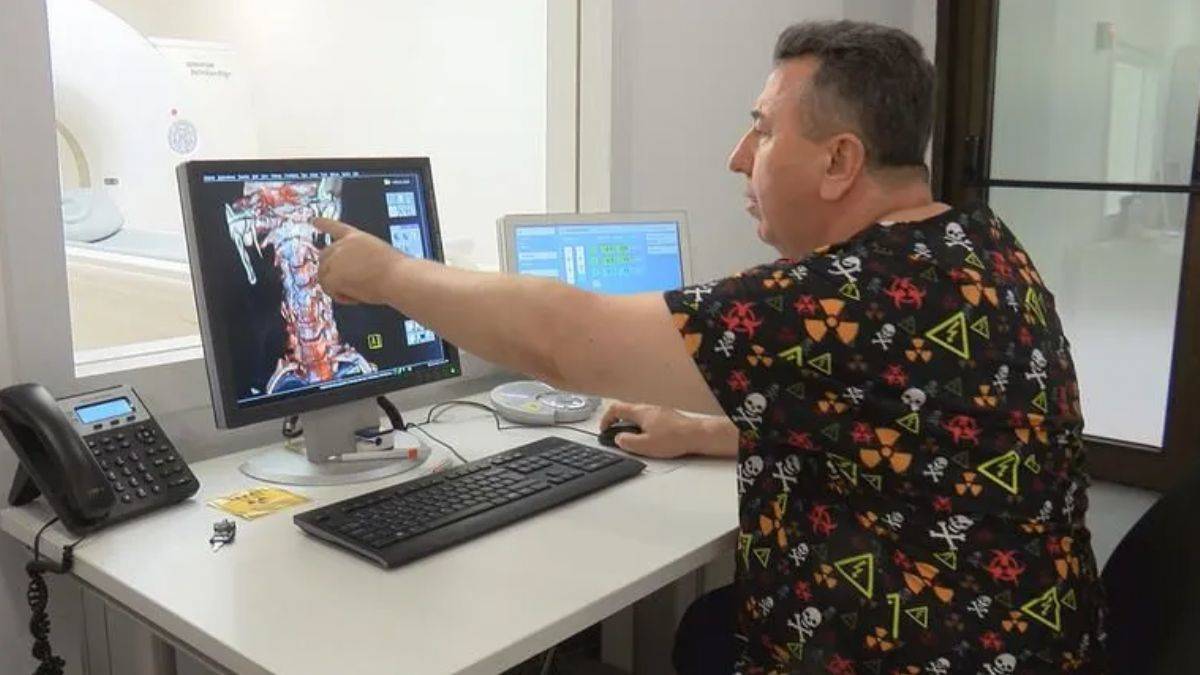 Prof. Özateş: Aşırı cep telefonu kullanımı kemik yapısını bozuyor