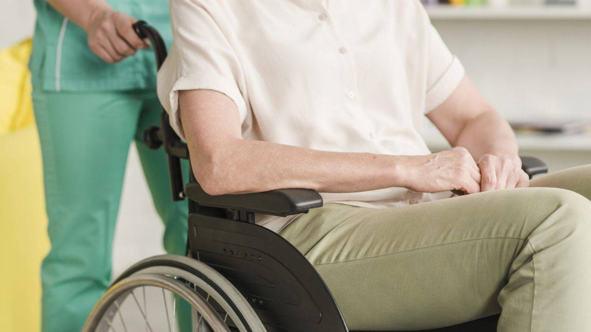 Felç (İnme) nedir, ne sebep olur? Belirtileri nelerdir? Felç tedavisi ve rehabilitasyonu