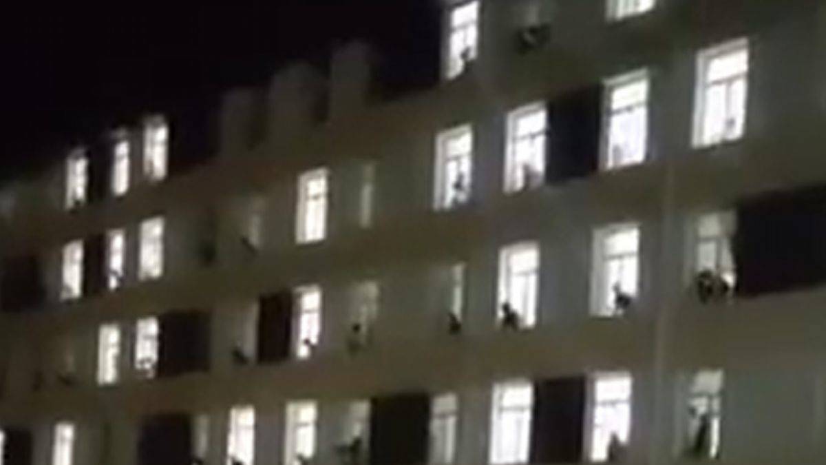 KYK yurdunda hayvan sesleri çıkaran öğrenciler