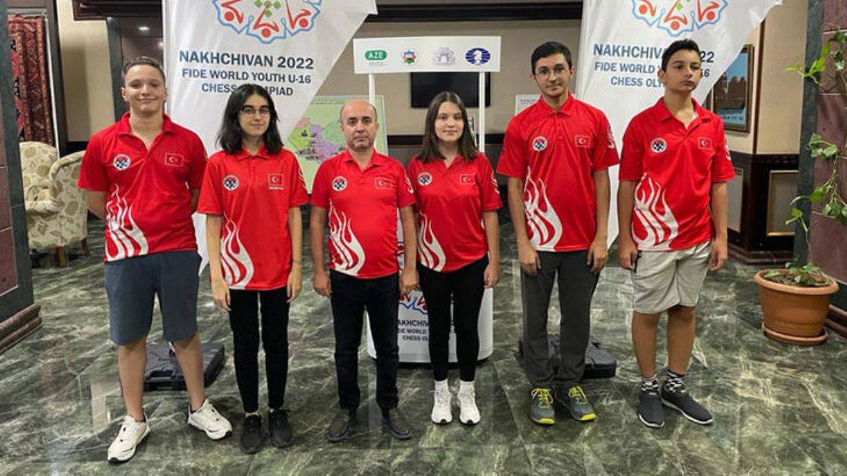 Türkiye'de ilk! 16 Yaş Altı Satranç Milli Takımı olimpiyat şampiyonu oldu