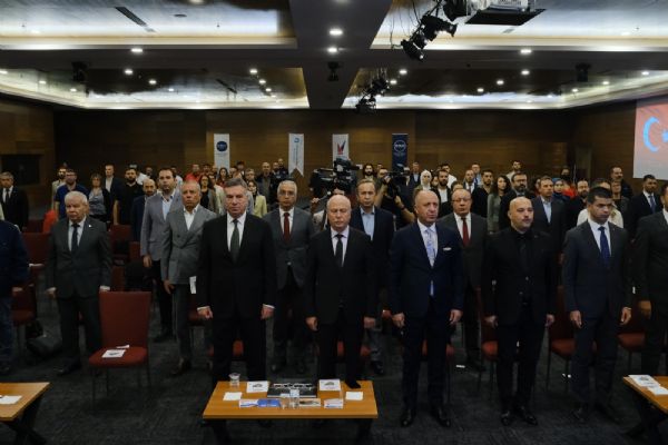 Endüstri Gazetecileri Derneği 'Sanayi Medya Ödülleri'ni törenle sahiplerine takdim etti