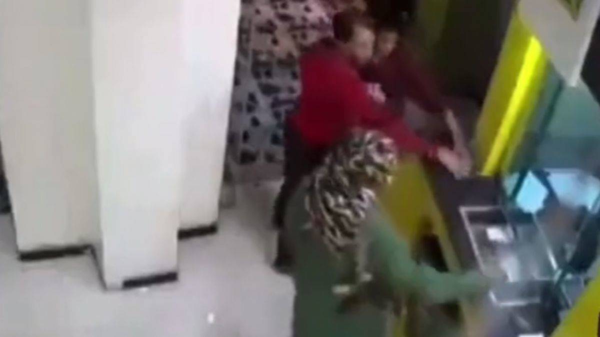 Çalışanla tartıştı, bankayı havaya uçurdu