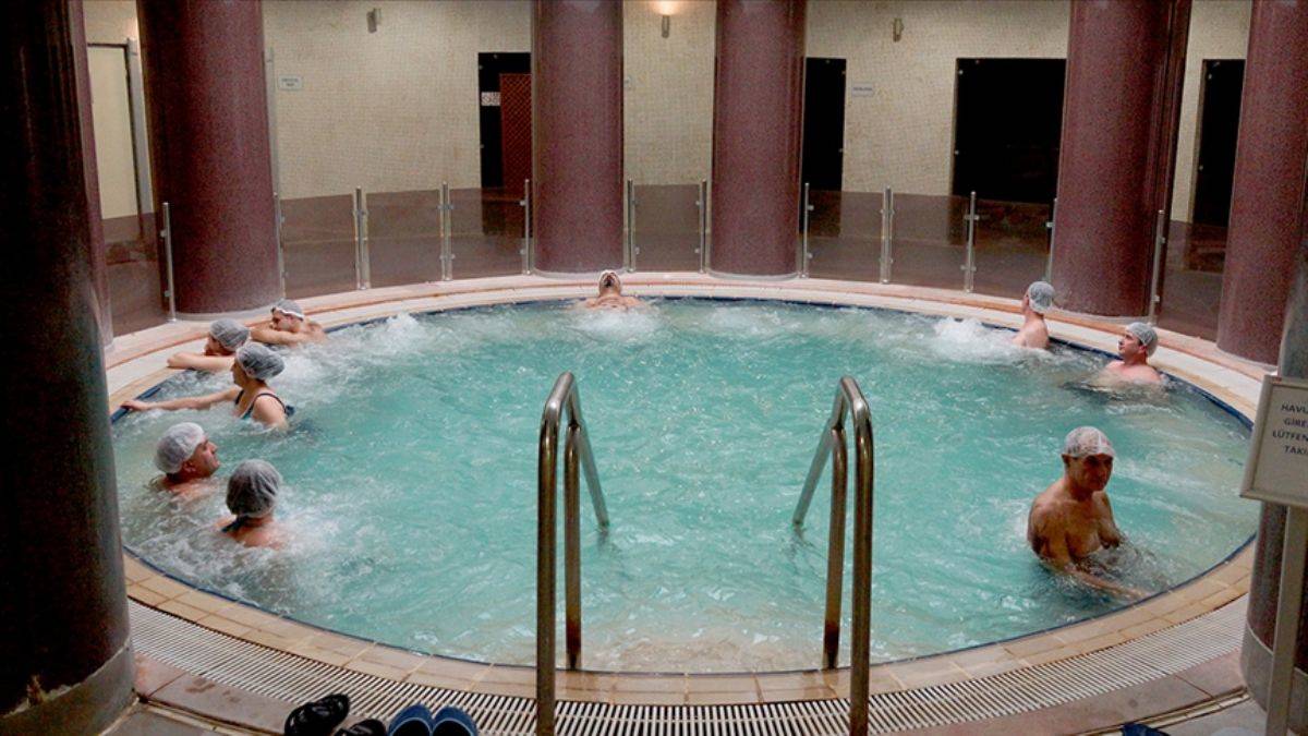 Prof. Dr. Kuru: Kaplıcalar iltihaplı romatizmaya iyi gelmiyor