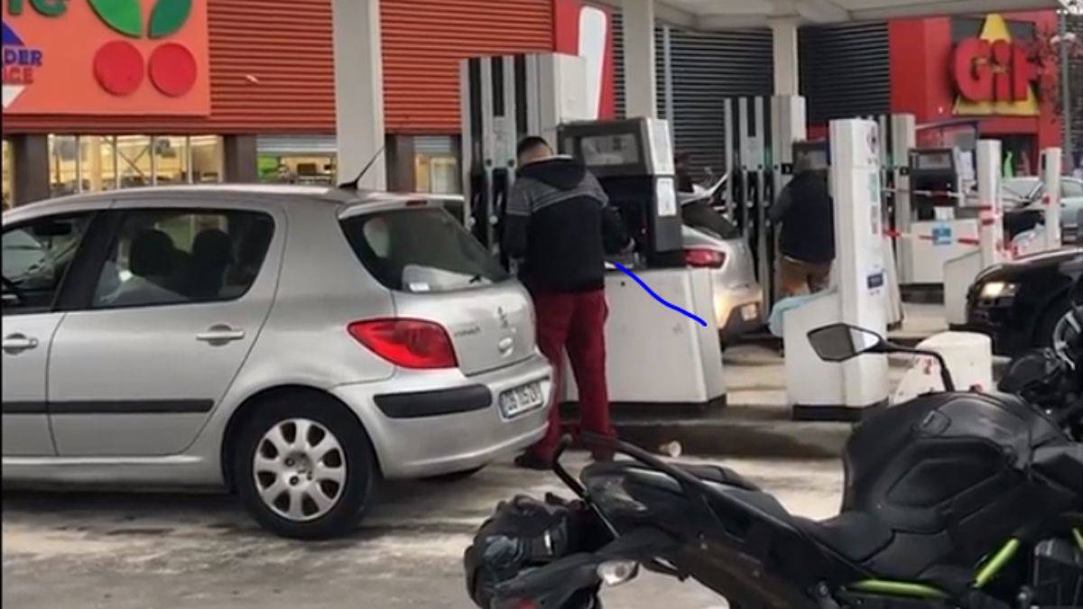 İstasyonu basıp istedikleri fiyattan benzin aldılar