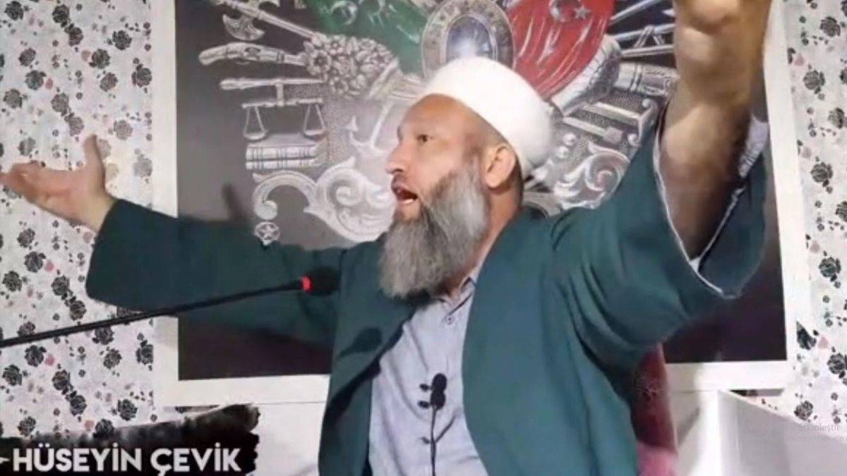 “Çekirdek çitleyen cinler”