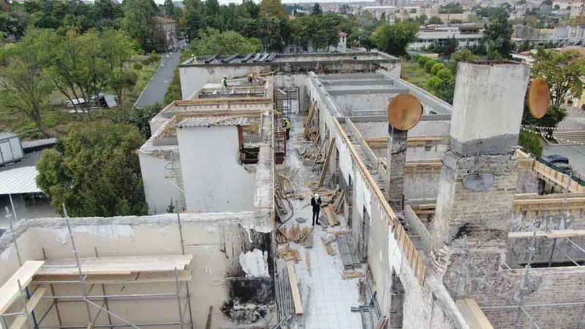 Yanan Balıklı Rum Hastanesi'nde tadilata başlandı