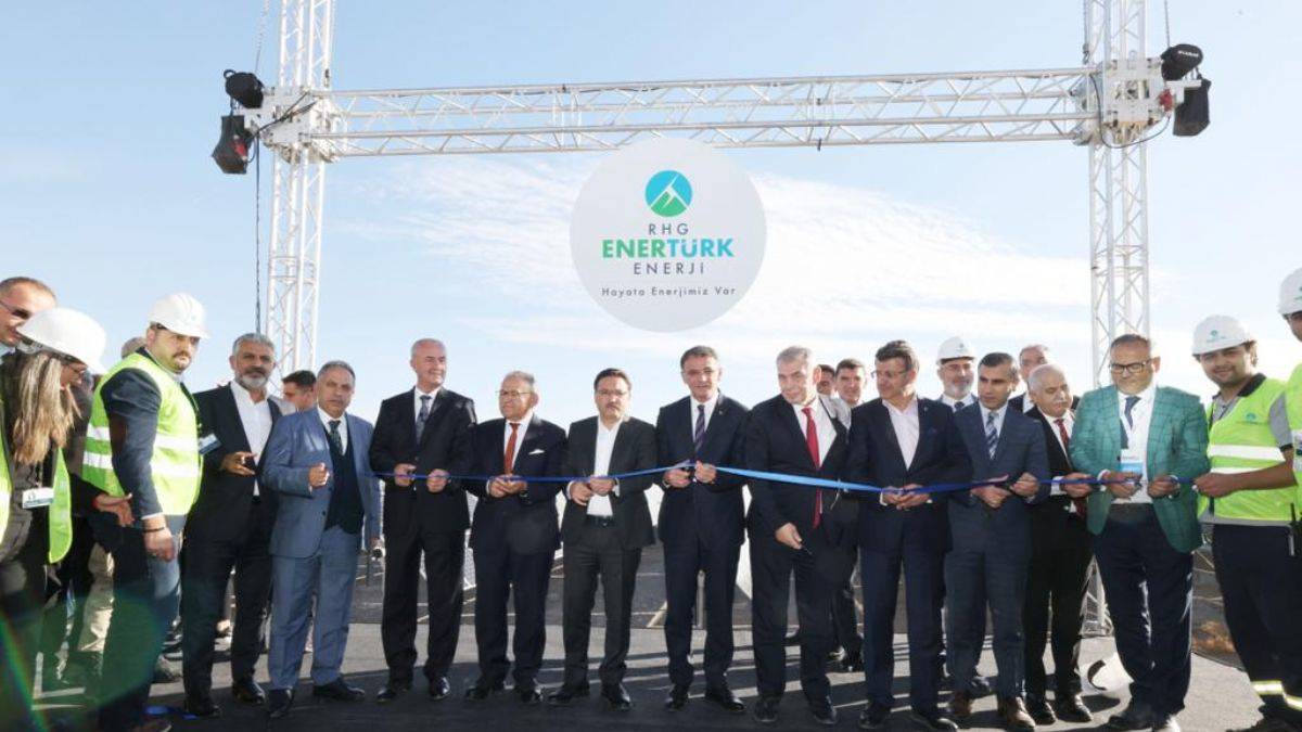 Doğu Anadolu'nun güneş takip sistemli en büyük güneş enerji santrali açıldı