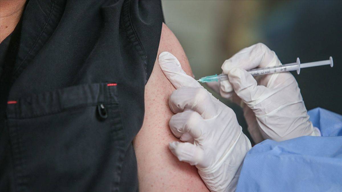 Pfizer yöneticisinden dünyayı ayağa kaldıracak aşı itirafı!