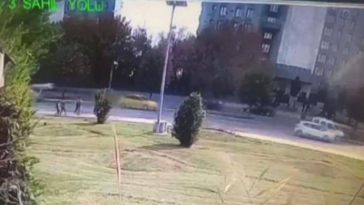 Köpeklerden kaçarken otomobil çarpan 10 yaşındaki çocuk öldü