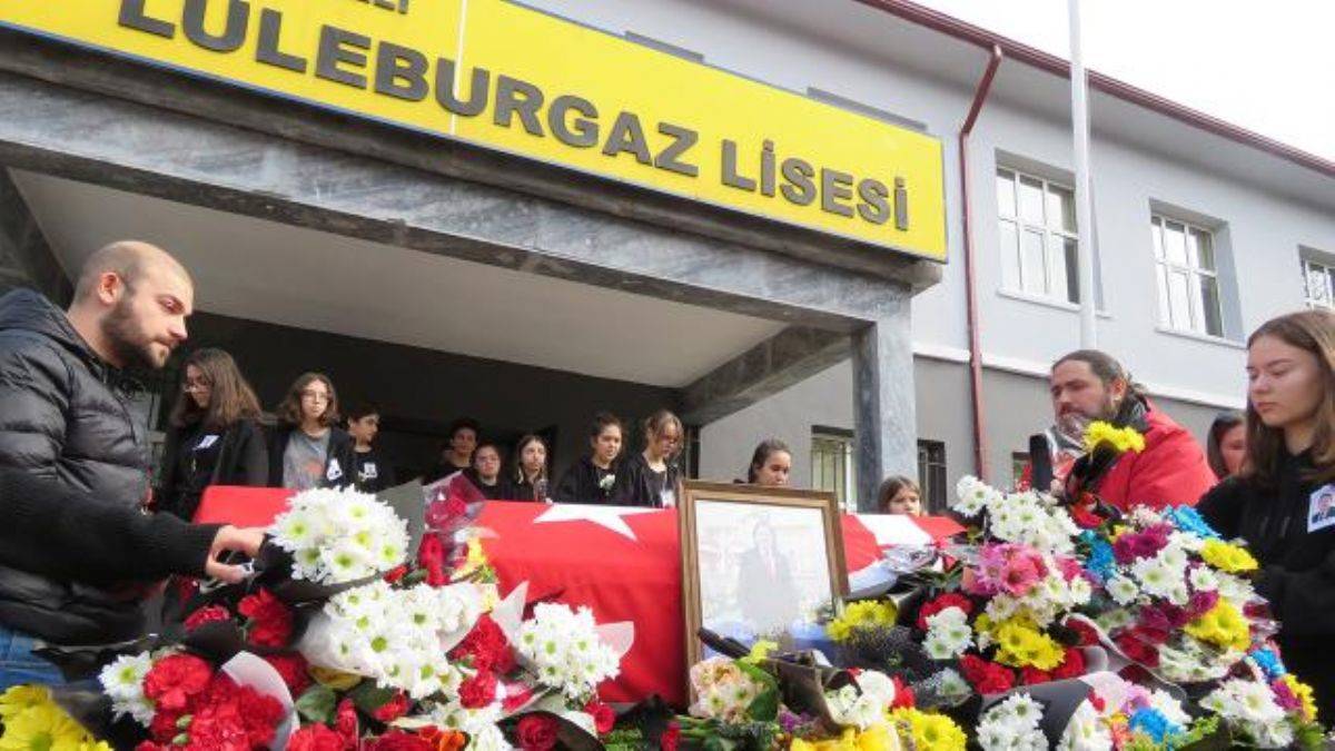 Derste kalp krizi geçiren öğretmen hayatını kaybetti