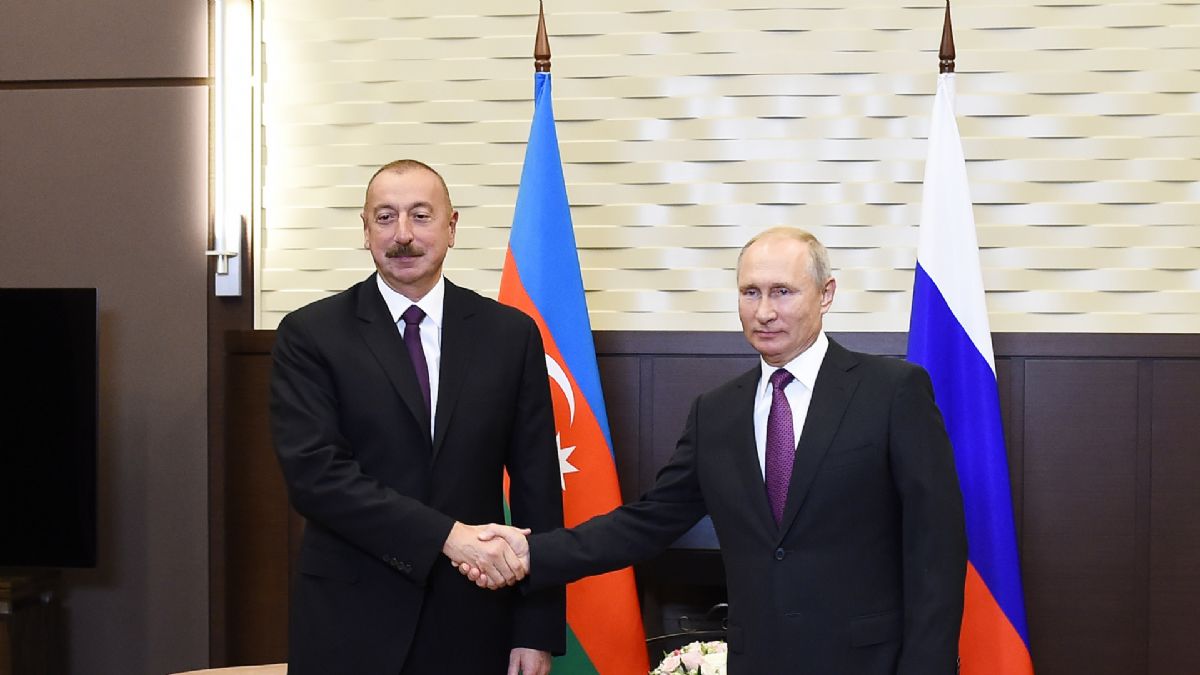 Putin ve Aliyev'den Macron'a tepki: Kabul edilemez