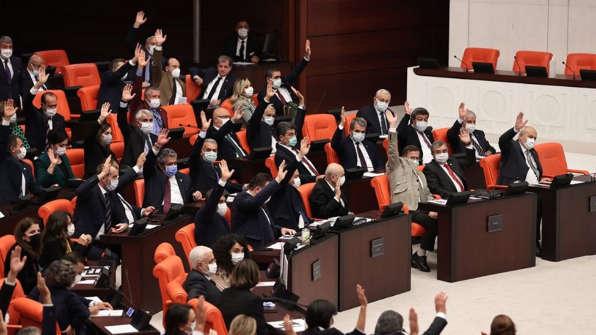 AK Parti'den ''Lübnan Tezkeresi'' açıklaması